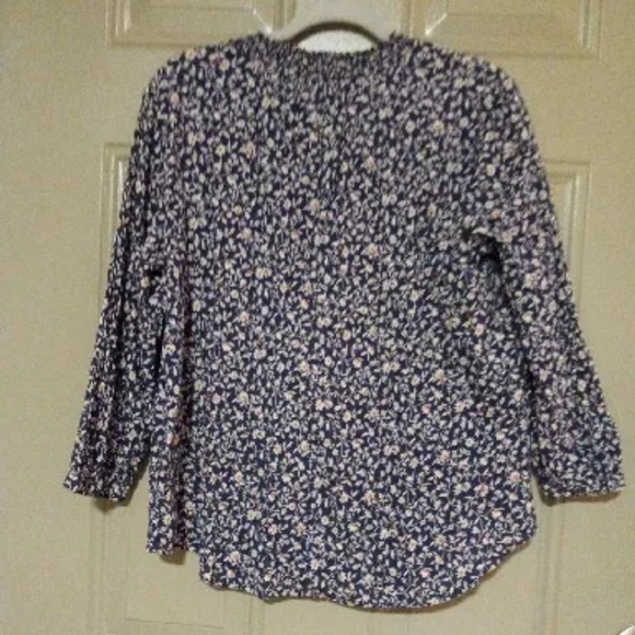 St Johns Bay Womens Blue T-Shirt Floral Long Sleeve Crew Neck Size L - Picture 2 of 7